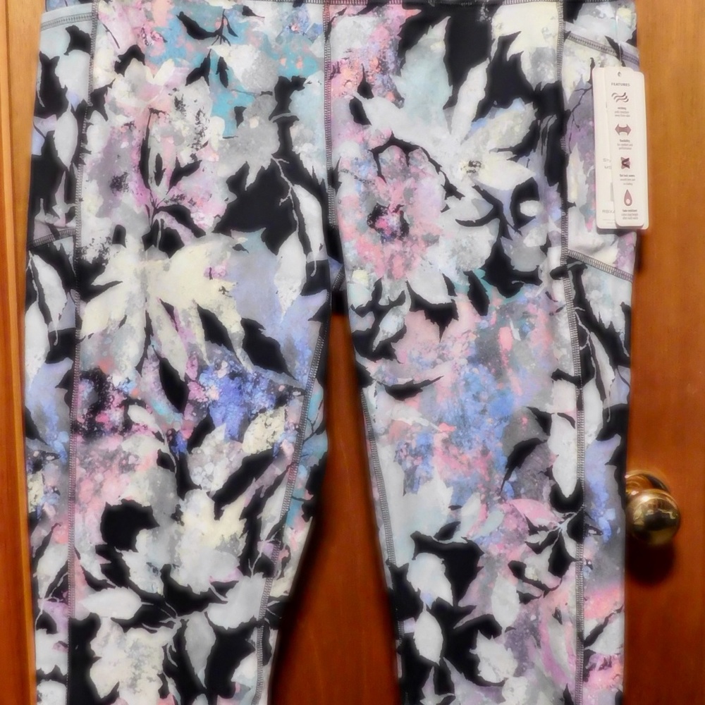 REEBOK RBX CAPRI LENGTH LEGGINGS 2X FLORAL